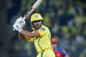 CSK का जवाबी हमला! आयुष म्हात्रे ने संजू की विकेट के बाद छेड़ी जबरदस्त पलटवार की जंग