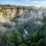 चीन का ‘शेन्योंग झी’: धरती का वो गड्ढा जहां बन गया है अलग मौसम, वैज्ञानिक भी हैरान!